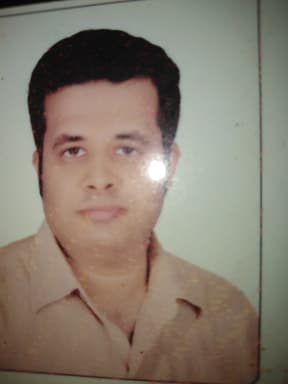 عماد زكرى